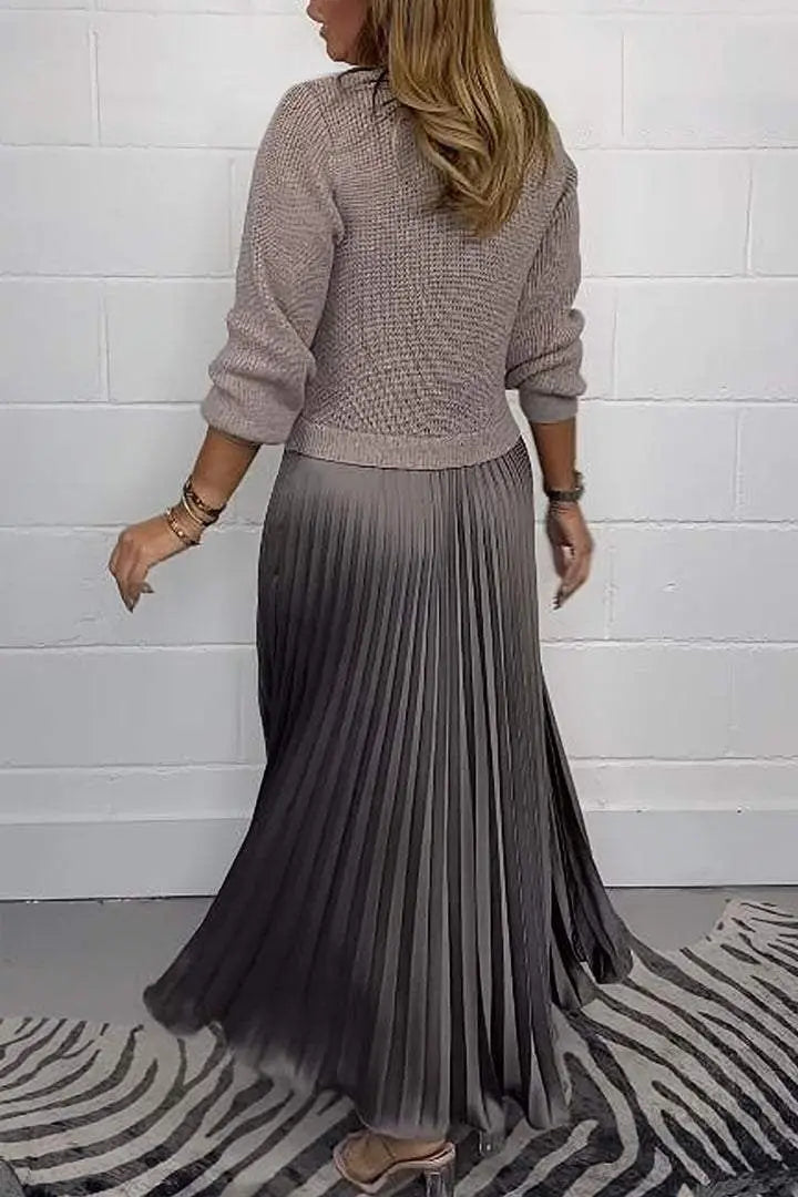 Claudia - Maxi dress with sweater and pleated skirt Clara Monroe